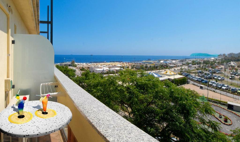 Hotel Alba Serena Misano Adriatico Exteriér fotografie